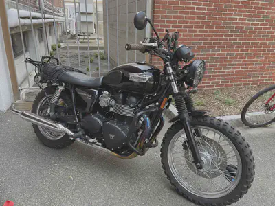 T100 with side saddlebag rails installed